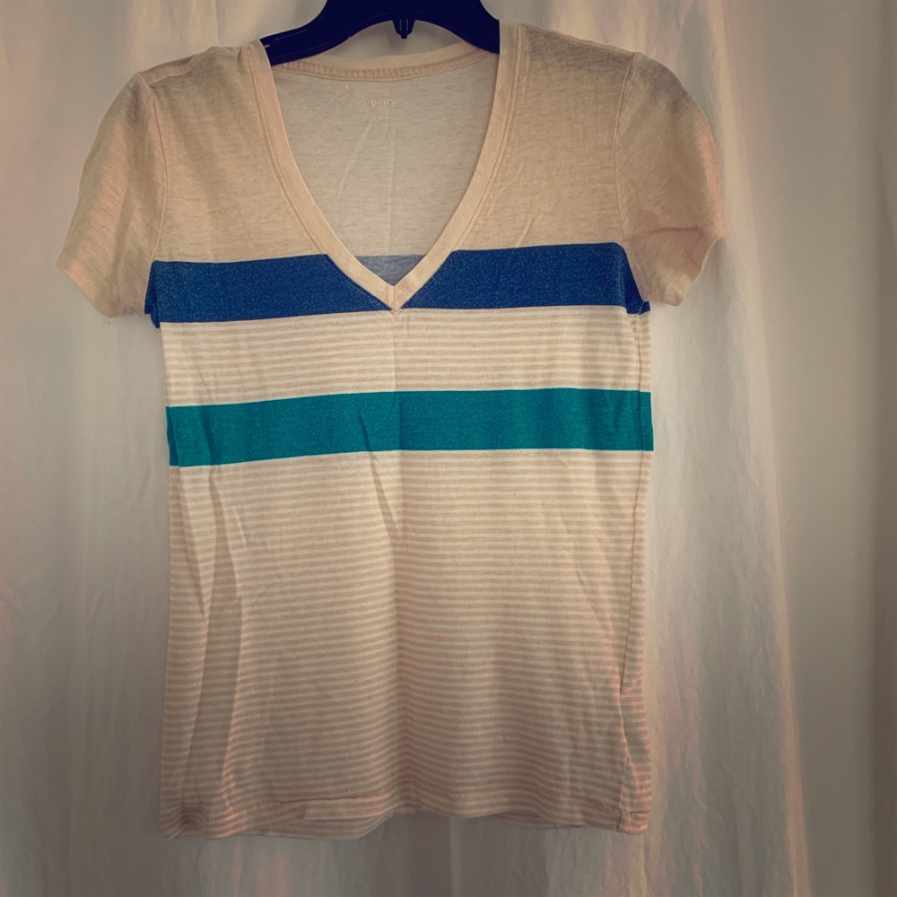 Urban Outfitters V-Neck Tee Sz. Small